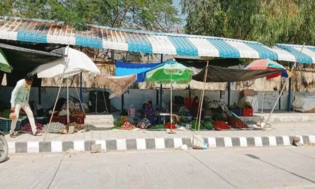 Vegetable shops look deserted in Karimnagar due to heat conditions on Tuesday