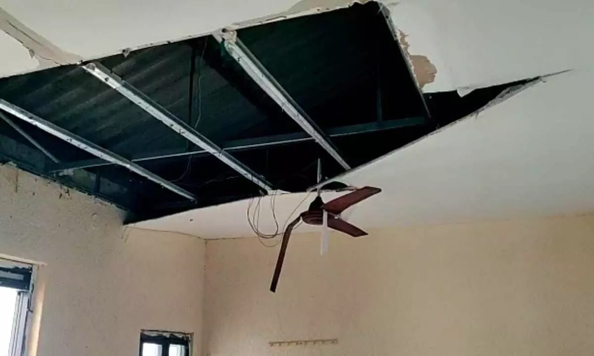 Attapur police outpost ceiling collapses