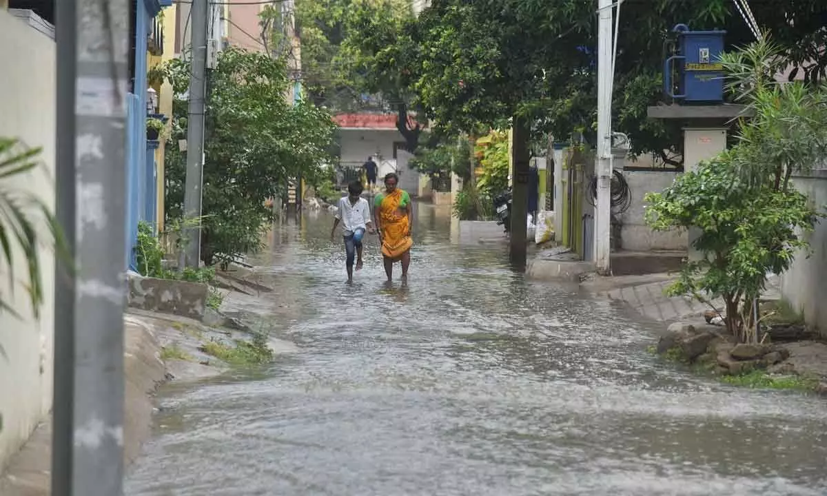 Secunderbad: Torrential rains throw SCB citizens in a tizzy