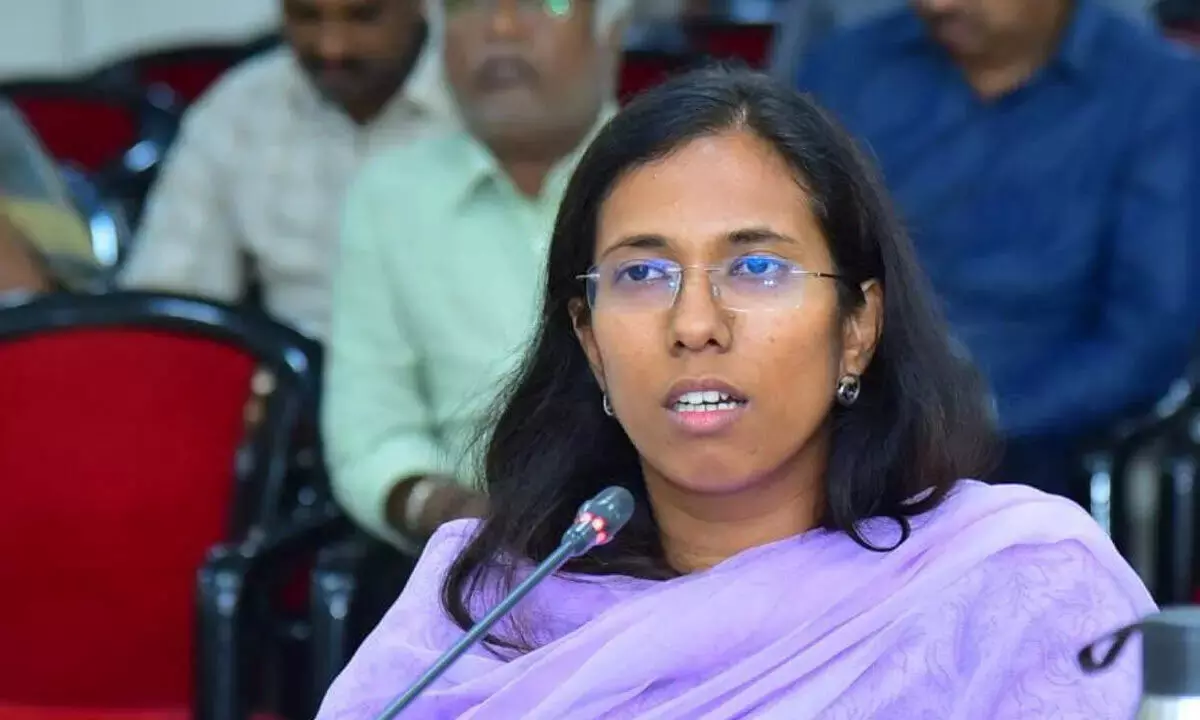 Anantapur: Collector Nagalakshmi Selvarajan asks DWAMA officials to encourage NREGS workers