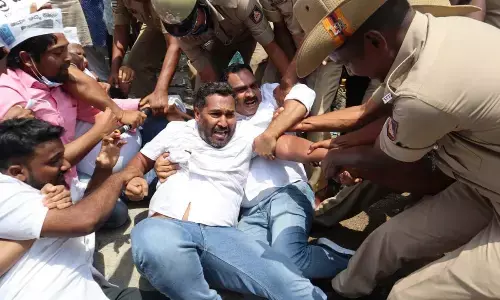 AAP protests ‘corruption’ in KPSC