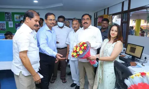 Minister for Panchayat Raj Errabelli Dayakar Rao inspecting Softpath System Group branch in Hanumakonda on Thursday