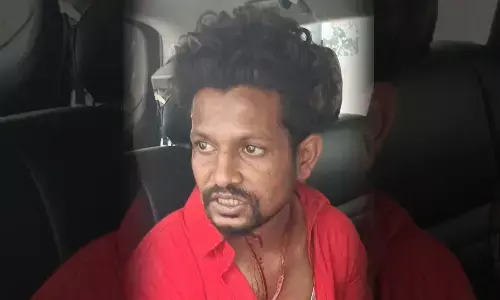 Mens bid to attempt chain snatching foiled, 1 held