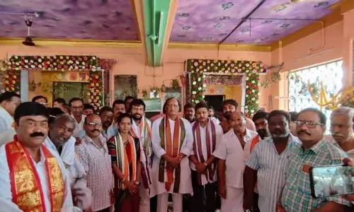 Gutha accuses Congress, BJP of confusing people