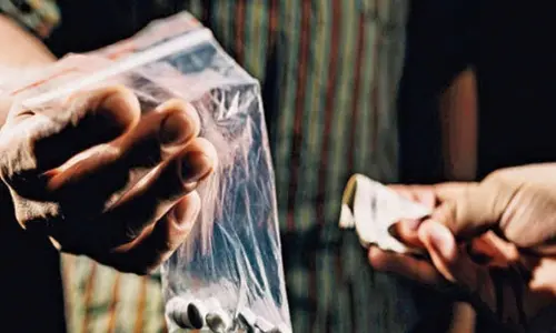 Gang of 4 drug peddlers with Mumbai links held