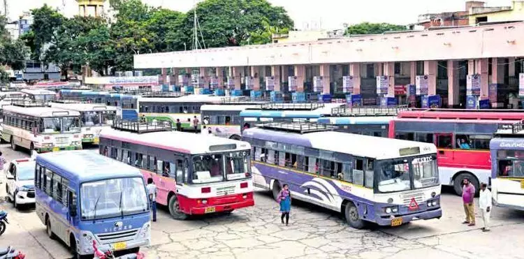 TSRTC announces free bus service on Mothers Day