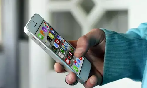 Apple to pay $15 to iPhone 4s users for allegedly slowing down devices