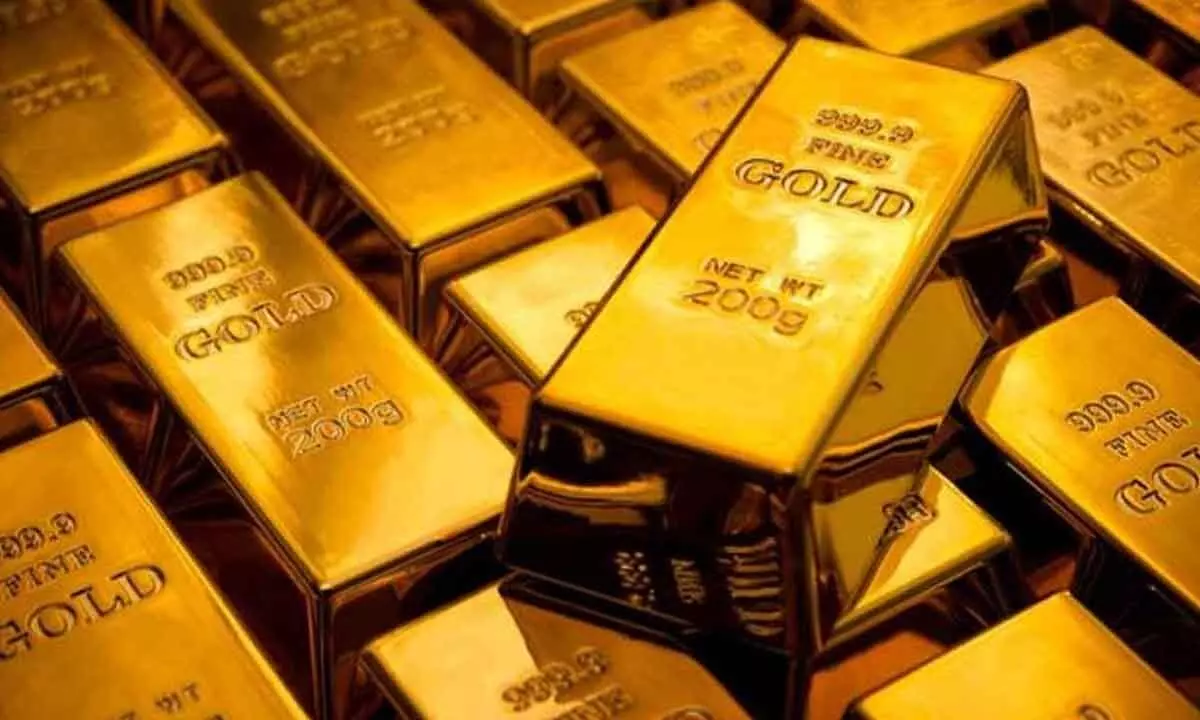 Gold declines in local markets