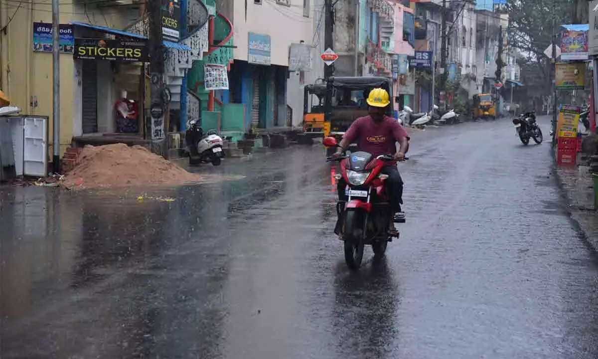 Andhra Pradesh put on cyclone alert