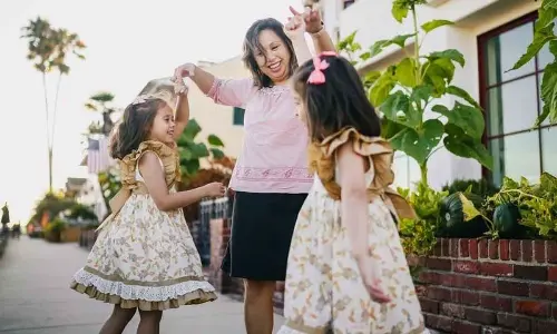 Navigating online dating as a single mom