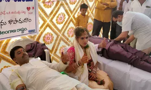 Newly-wed couple donates blood