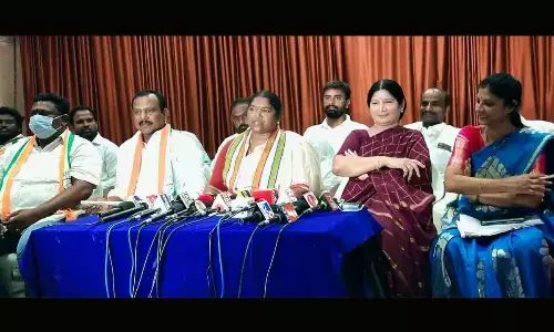 Seethakka slams KTR for deriding RaGa visit