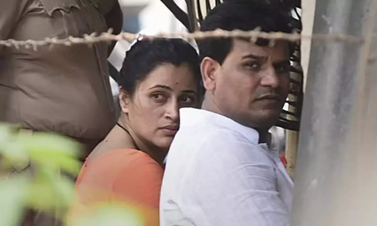 MP Navneet Rana at Santacruz Station, after she along with her husband Ravi Rana were arrested for promoting enmity between different groups.(File Photo | PTI)