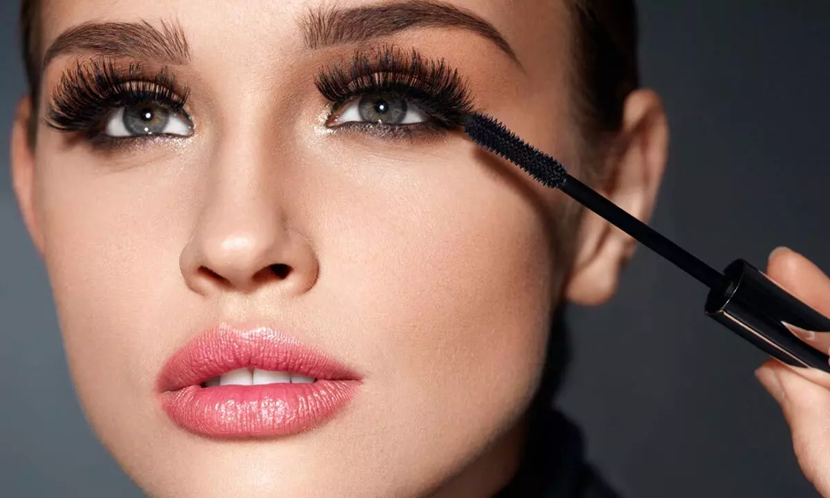 These makeup hacks make your eyes look bigger