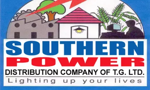 TSSPDCL officer caught while taking bribe