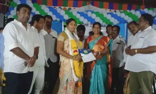 Home Minister Taneti Vanitha felicitating a volunteer at a programme at Unagatla village on Monday