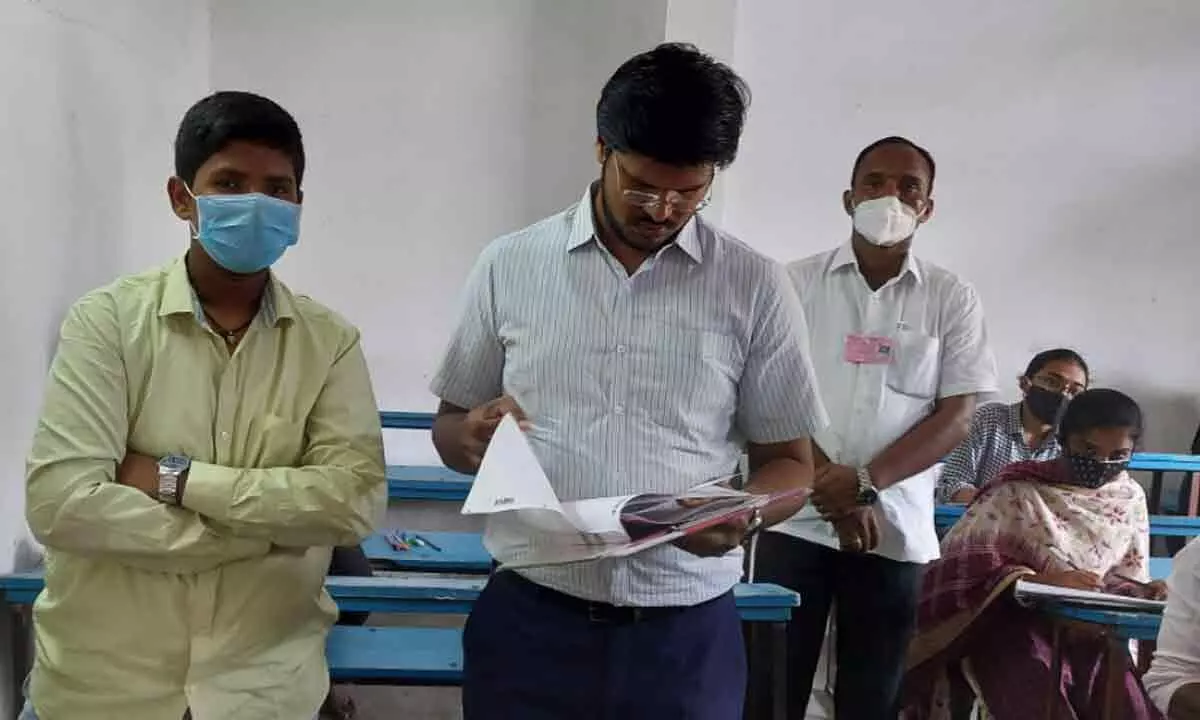 Collector inspects facilities at Intermediate examination centre