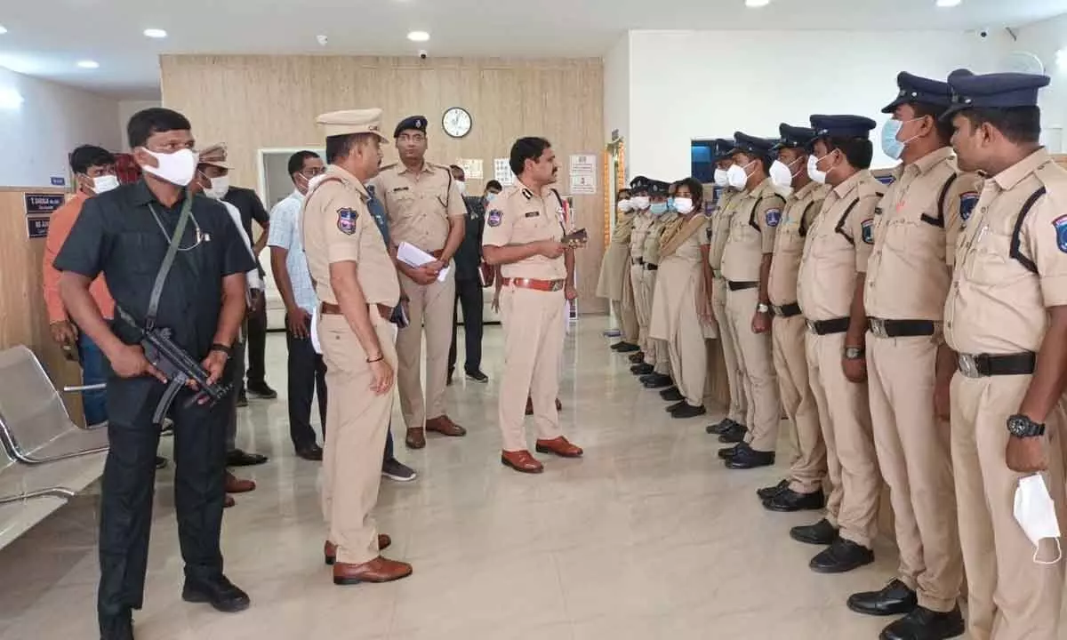 Cyberabad CP Stephen Raveendra inspects police stations