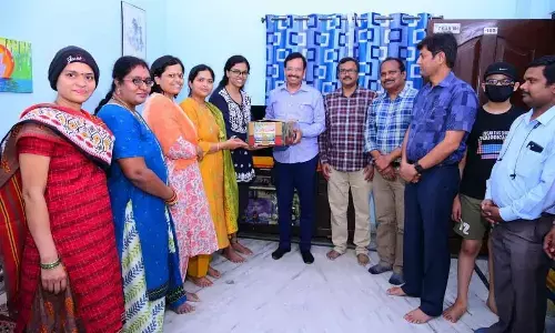 RTC V-C & Managing Director VC Sajjanar hands over fruits to customer