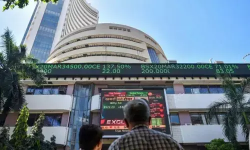 Mid-session rebound fizzles out in fag-end selling