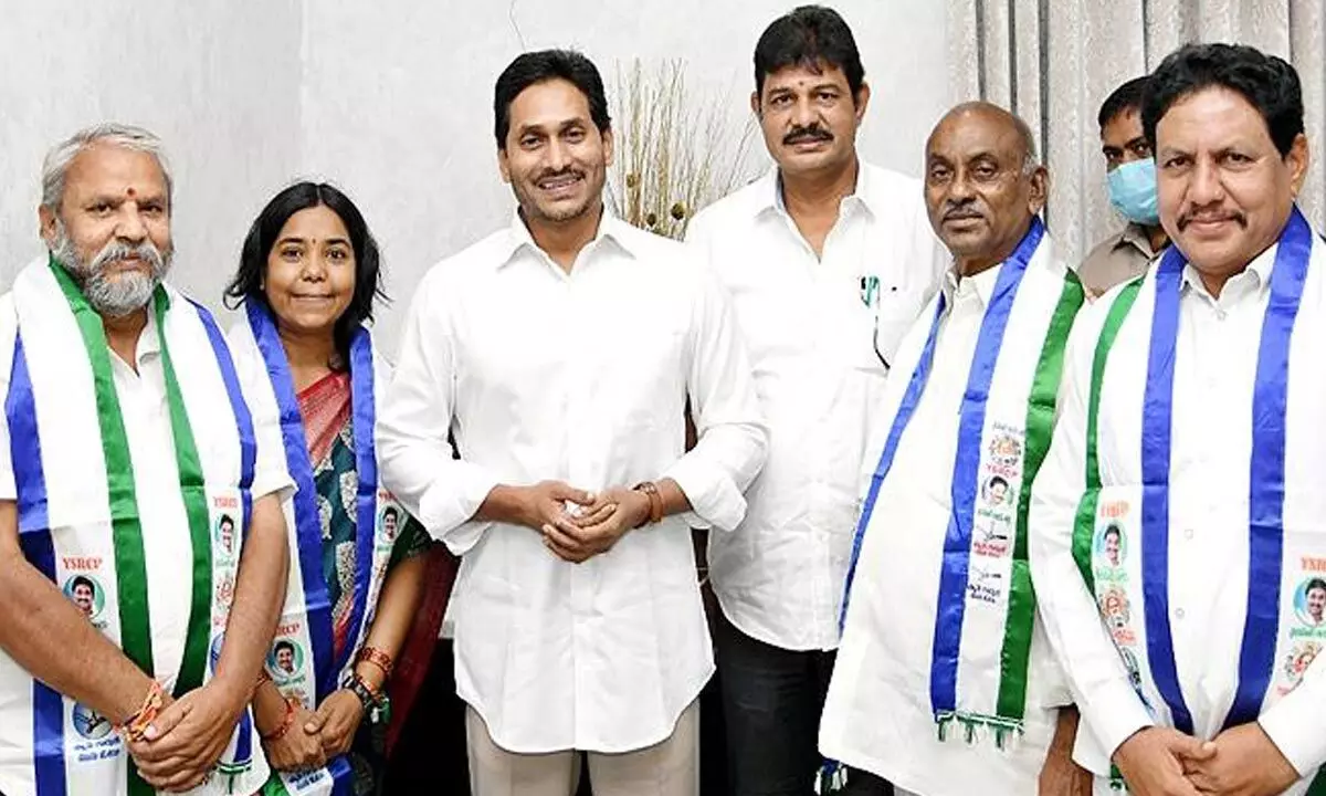 TDP and Jana Sena leaders in Guntur district joins YSRCP