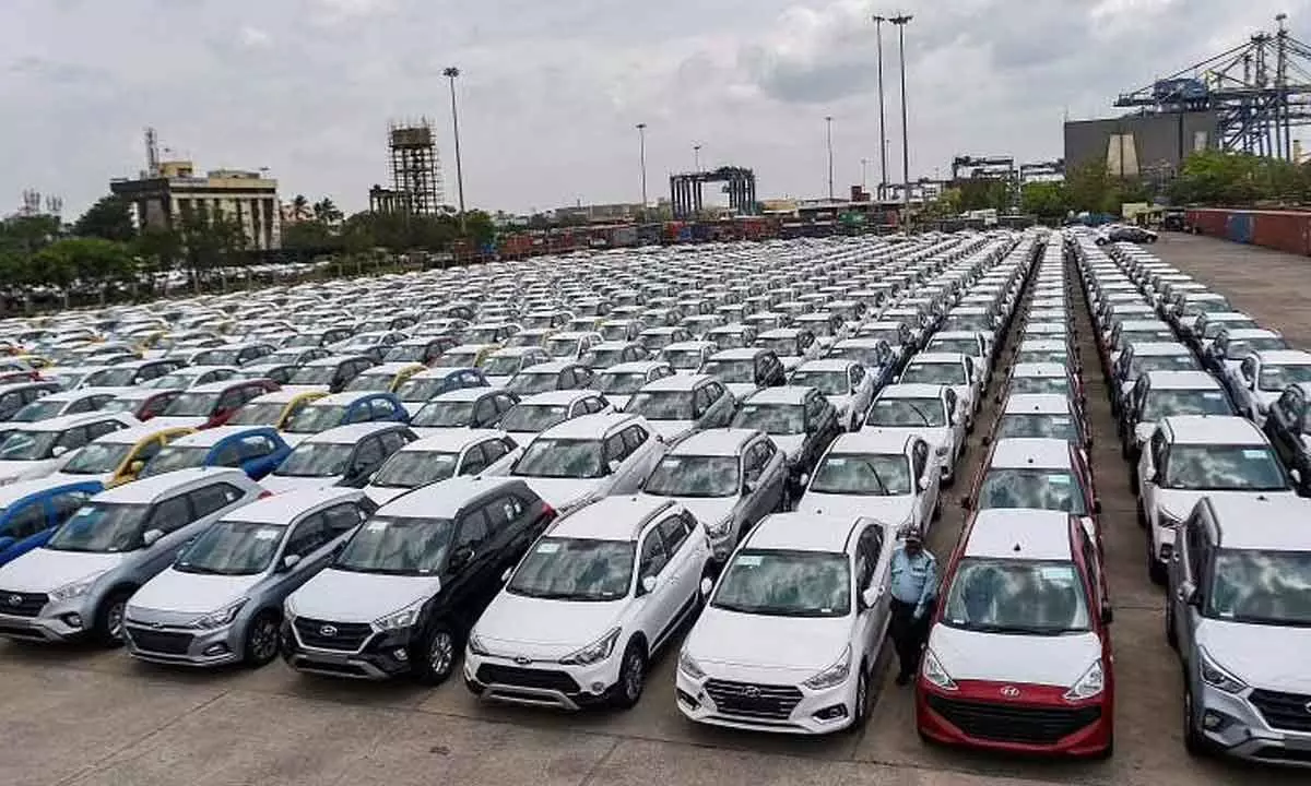 Passenger vehicle sales skid 4% in Apr