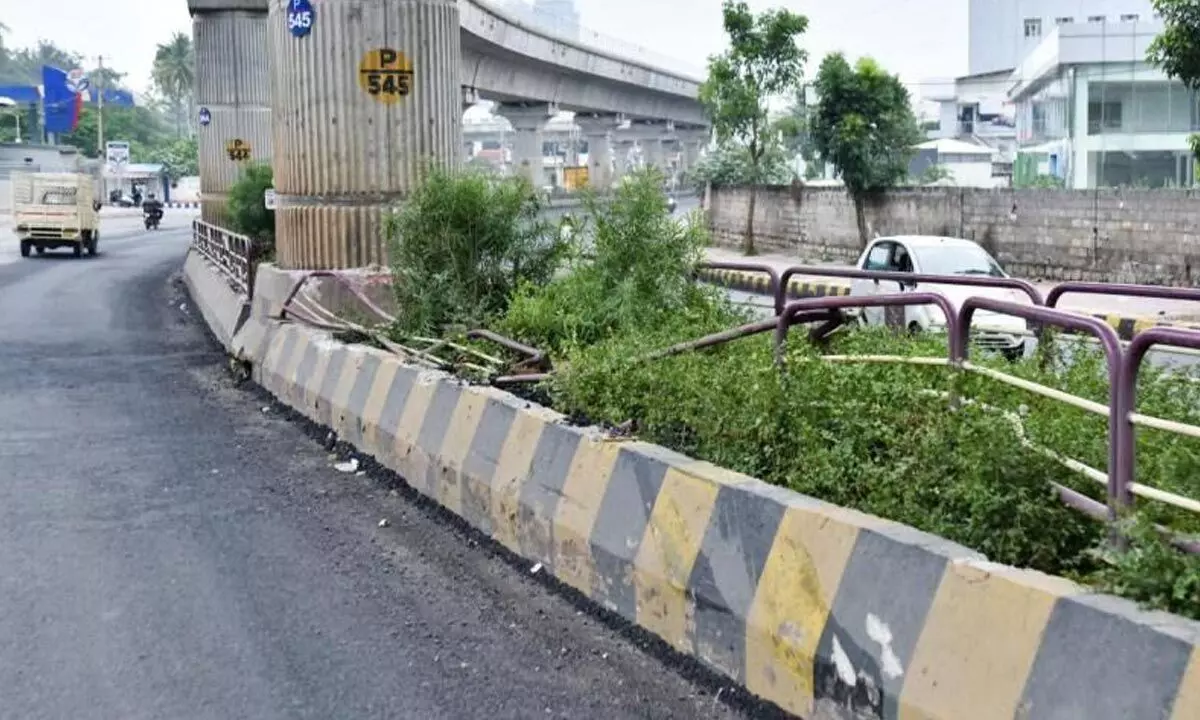 BMRCL wakes up to fixe crater on the road only after 28 injured in KSRTC bus mishap