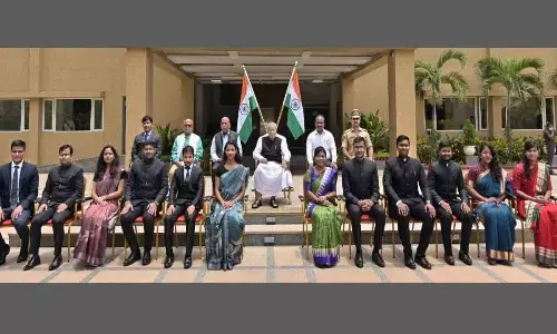 Governor Biswa Bhusan Harichandan along with IAS and IFS probationary officers at Raj Bhavan in Vijayawada on Thursday