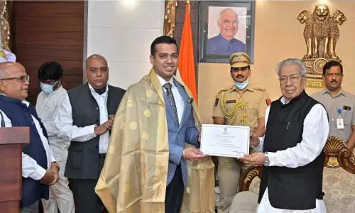 Governor  Biswa Bhusan Harichandan bids farewell to his ADC