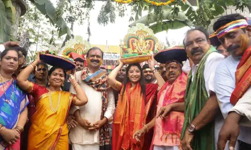Mayor, Commissioner present Sare to Goddess Gangamma