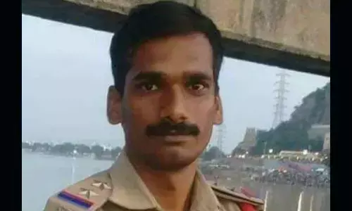 SI commits suicide in Kakinada