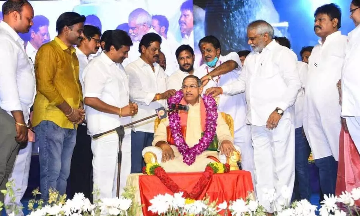 Vijayawada Central MLA Malladi Vishnu and others felicitating scholar Changanti Koteswara Rao at Government College of Music and Dance in Vijayawada on Saturday