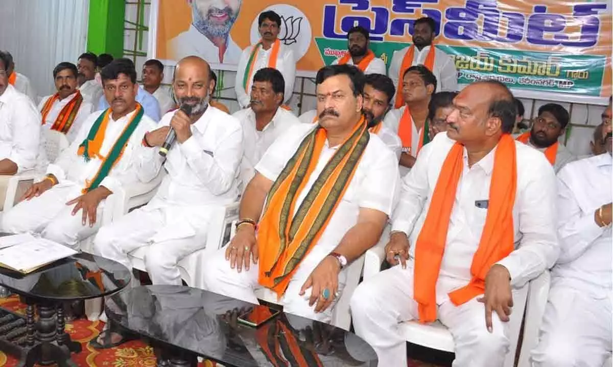Khammam: BJP vows justice to its activists family