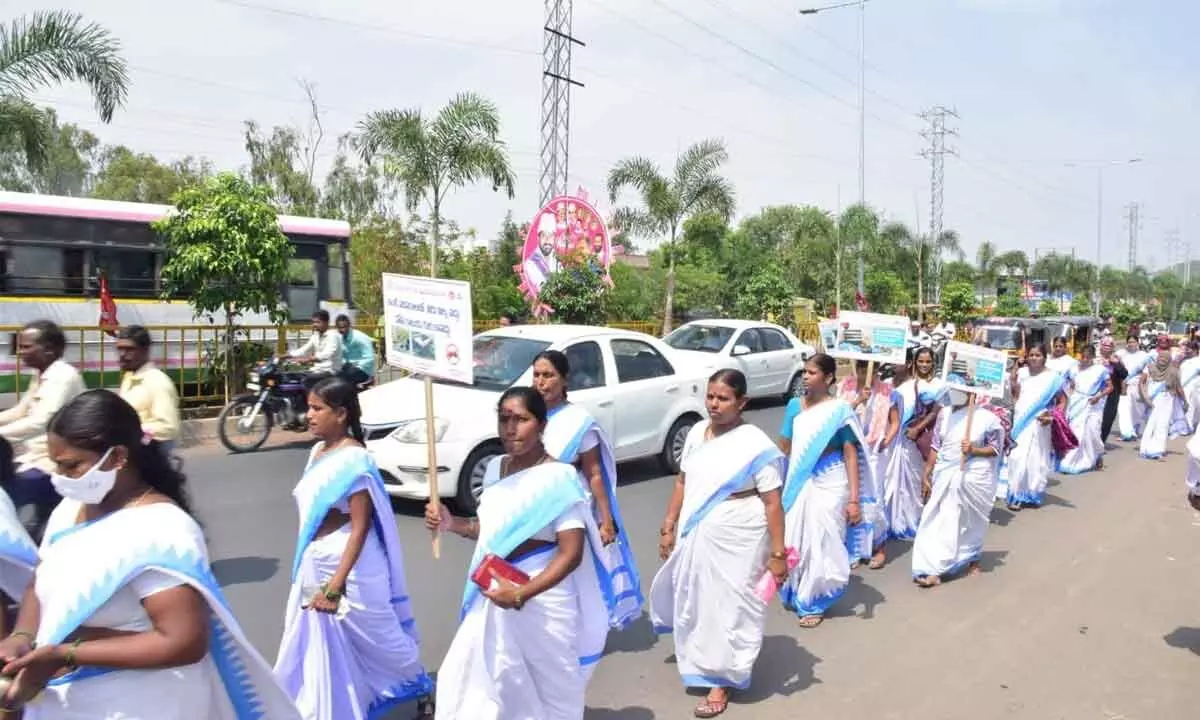 ANMS and Asha workers taking out an awareness rally on dengue disease in Mahbubnagar on Monday