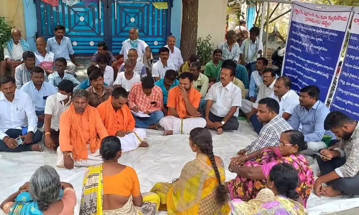 Farmers gathered at Kothapet, a merged village of Greater Warangal Municipal Corporation village, on Monday to pass a resolution against land pooling