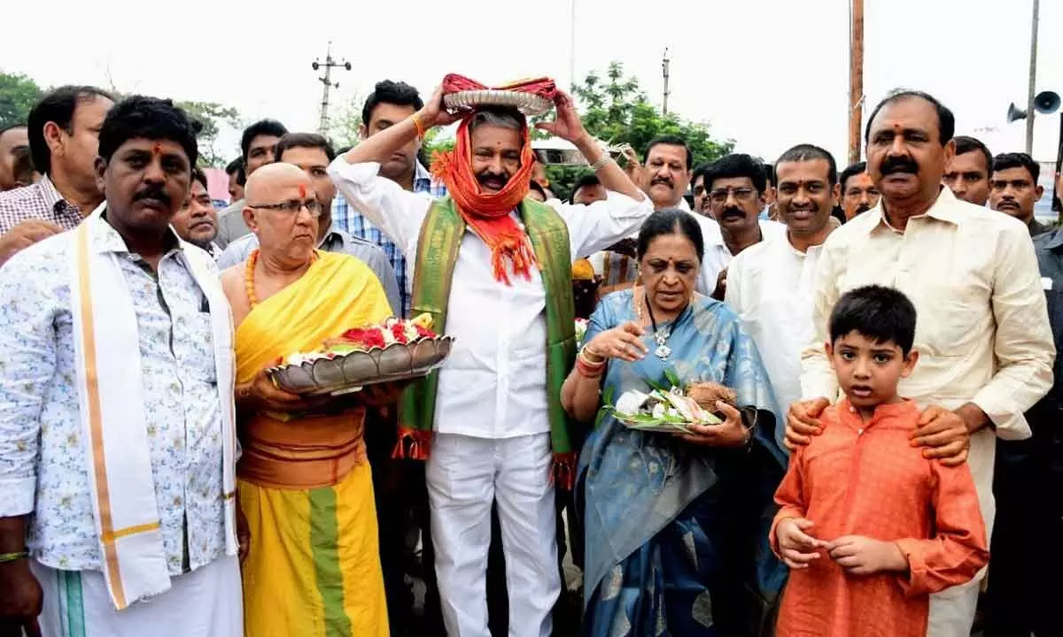 Minister for Energy Peddireddi Ramachandra Reddy reaching Gangamma temple by carrying Sare on his head in Tirupati on Monday. MLA B Karunakar Reddy is also seen.