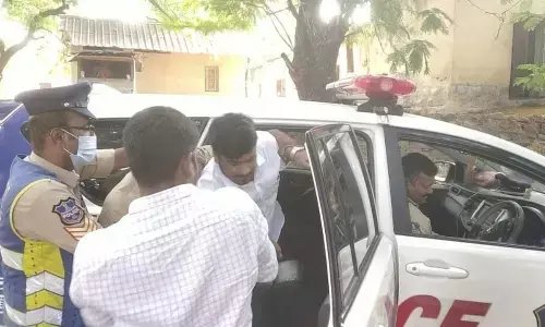 Police enter OU hostels, make preventive arrests of students