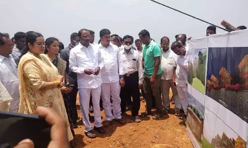 Ravi Babu watches the photo exhibition at Adali