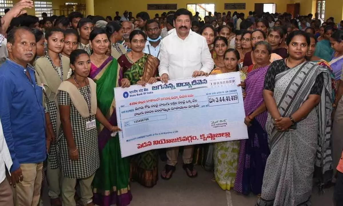 Housing Minister Jogi Ramesh distributing Vidya Deevena cheques to students in Pedana town on Wednesday