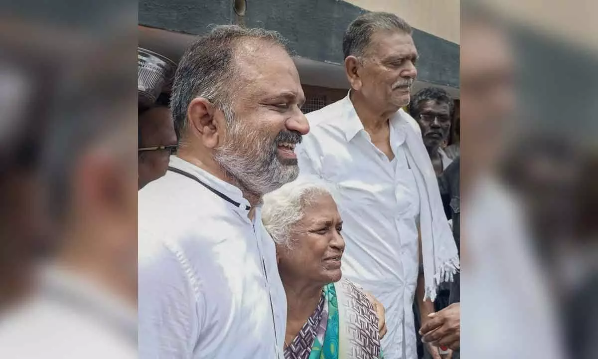 AG Perarivalan, convict in Rajiv Gandhi assassination case, with his mother Arputham Ammal after Supreme Court released him using special powers, at his house in Jolarpet, Tirupattur district on Wednesday