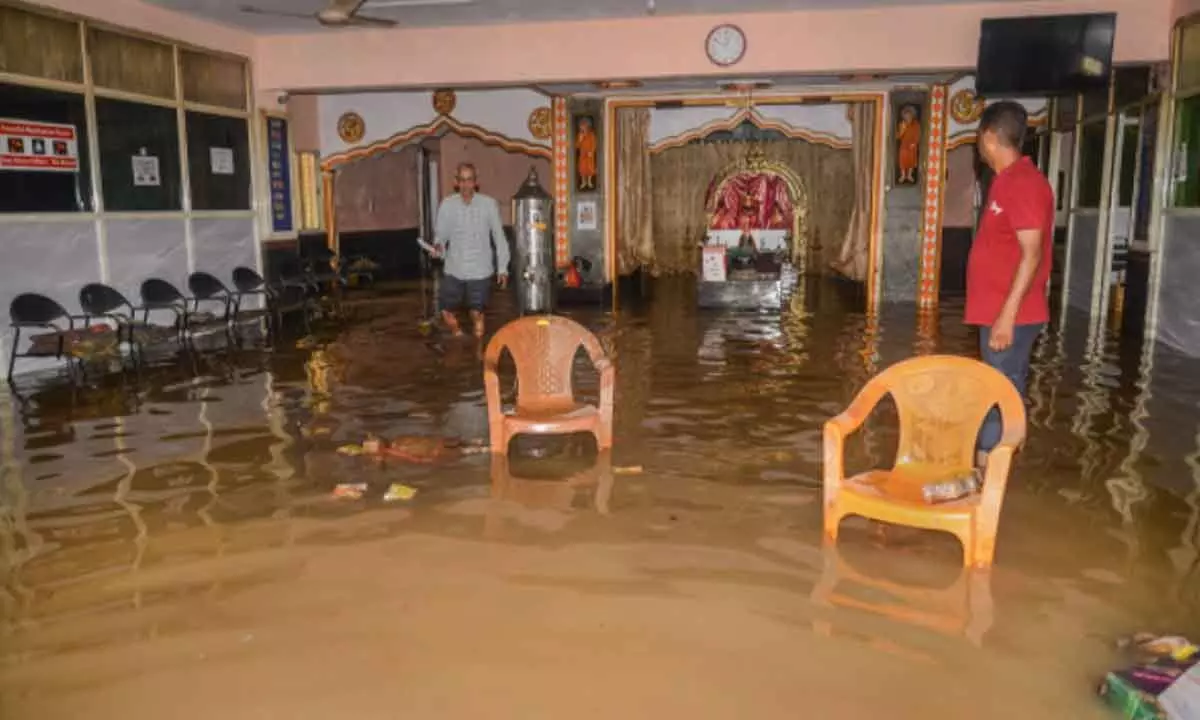 Heavy rains batter Karnataka, Kerala