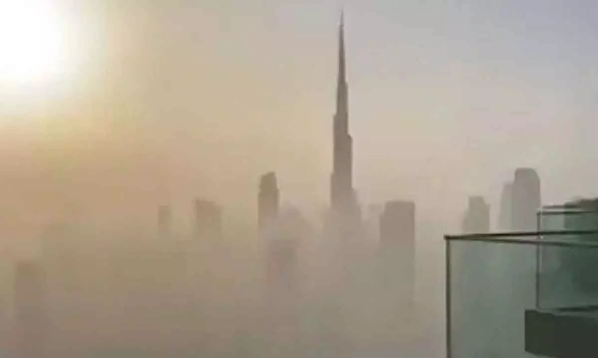 Burj Khalifa disappears in a layer of dust amid sandstorm