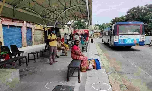 Traffic Police Decided To Close Bus Stops in Hyderabad For Traffic Reduce