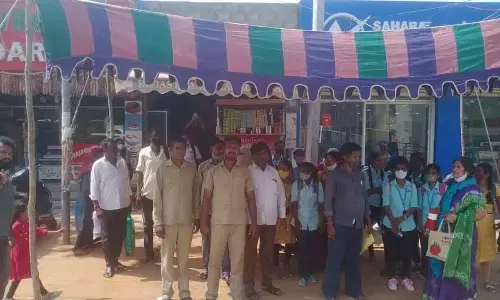 TSRTC erects 24 temporary bus shelters