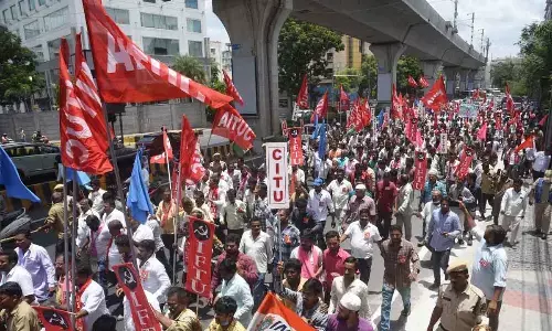 Autos, cabs, lorries go off roads in protest against fitness penalty