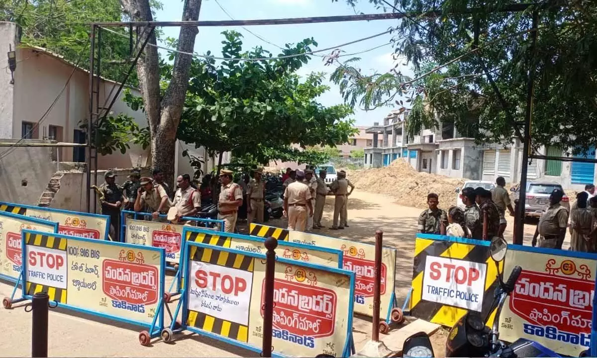 MLC driver death: Heavy bandobast deployed at GGH, Kakinada
