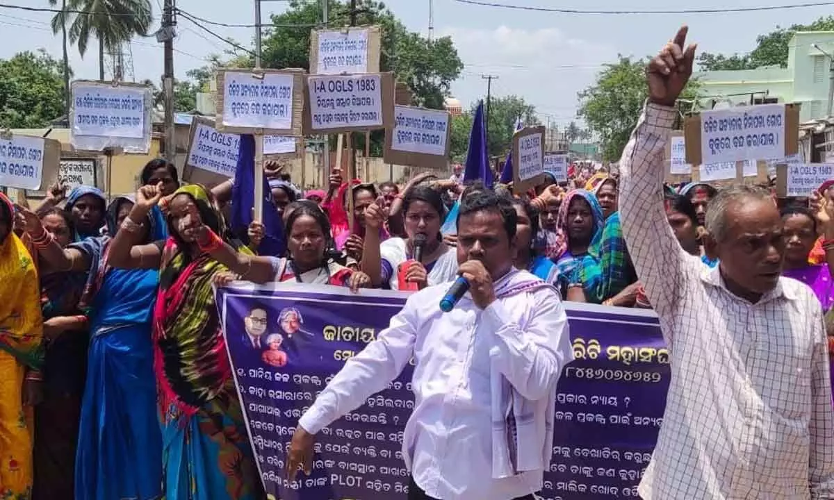 Dalit women take out rally against Tehsildar