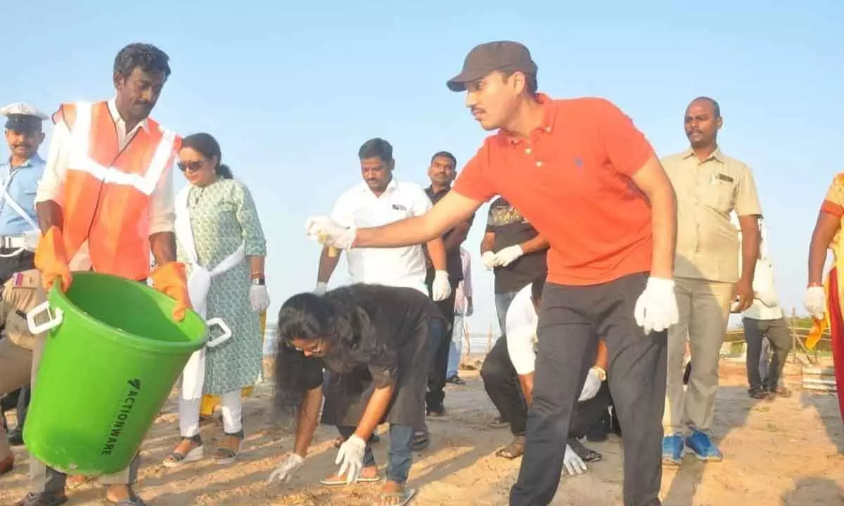 Bapatla district collector Vijaya Krishnan, SP Vakul Jindal along with officials and staff participating in Swachh Sankalp programme at  Suryalanka Beach on Saturday