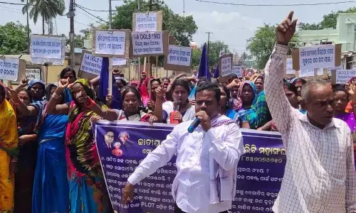 Dalit women take out rally against Tehsildar