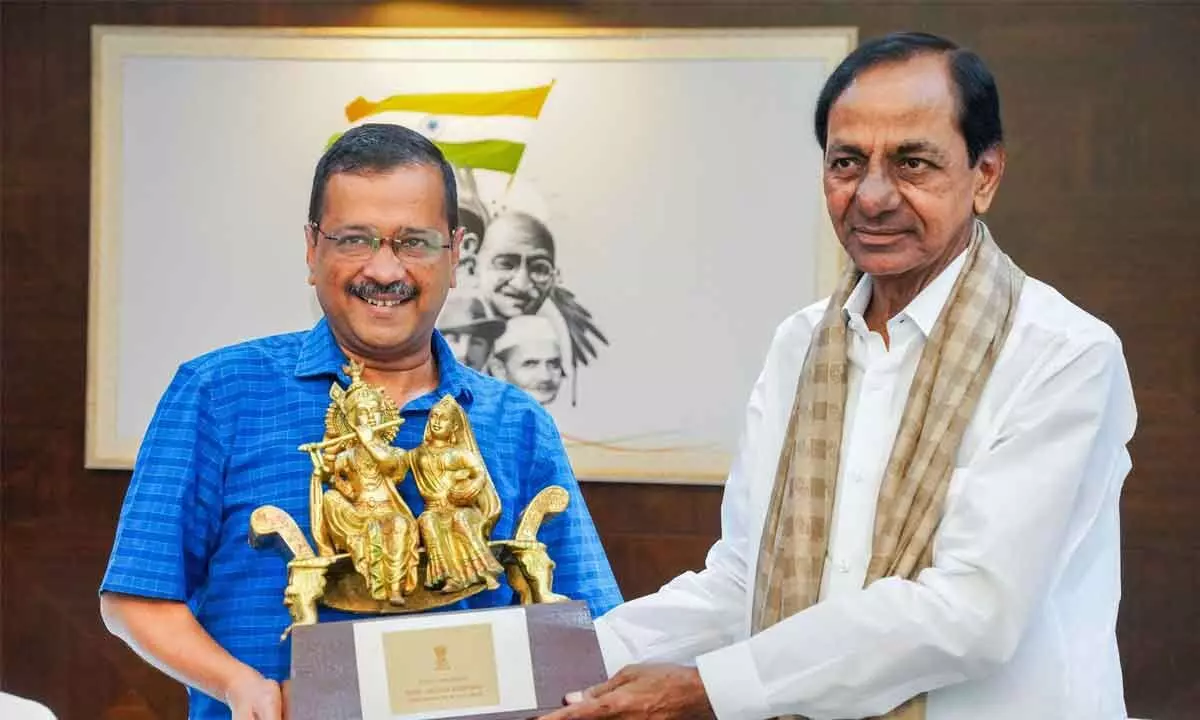 KCR, Kejriwal